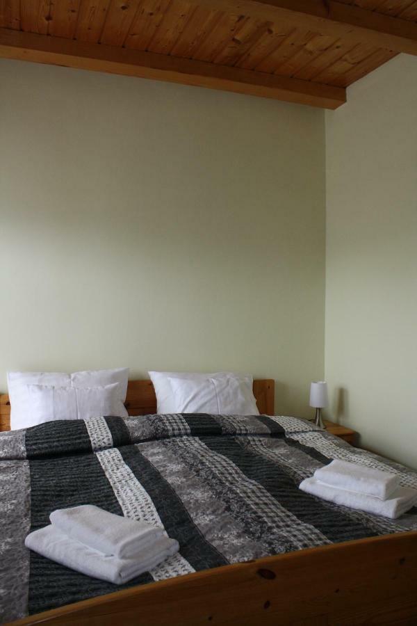 Kedvenc Vendeghaz Hotell Miskolc Exteriör bild