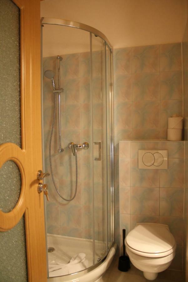 Kedvenc Vendeghaz Hotell Miskolc Exteriör bild