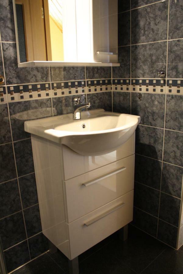 Kedvenc Vendeghaz Hotell Miskolc Exteriör bild