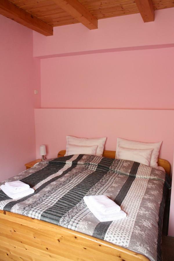 Kedvenc Vendeghaz Hotell Miskolc Exteriör bild
