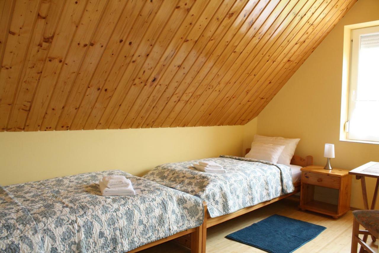 Kedvenc Vendeghaz Hotell Miskolc Exteriör bild