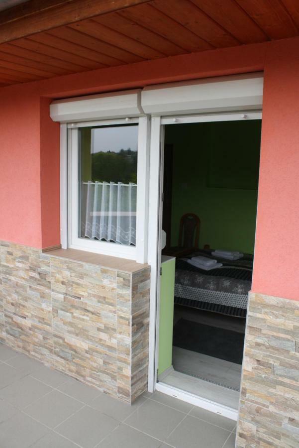 Kedvenc Vendeghaz Hotell Miskolc Exteriör bild