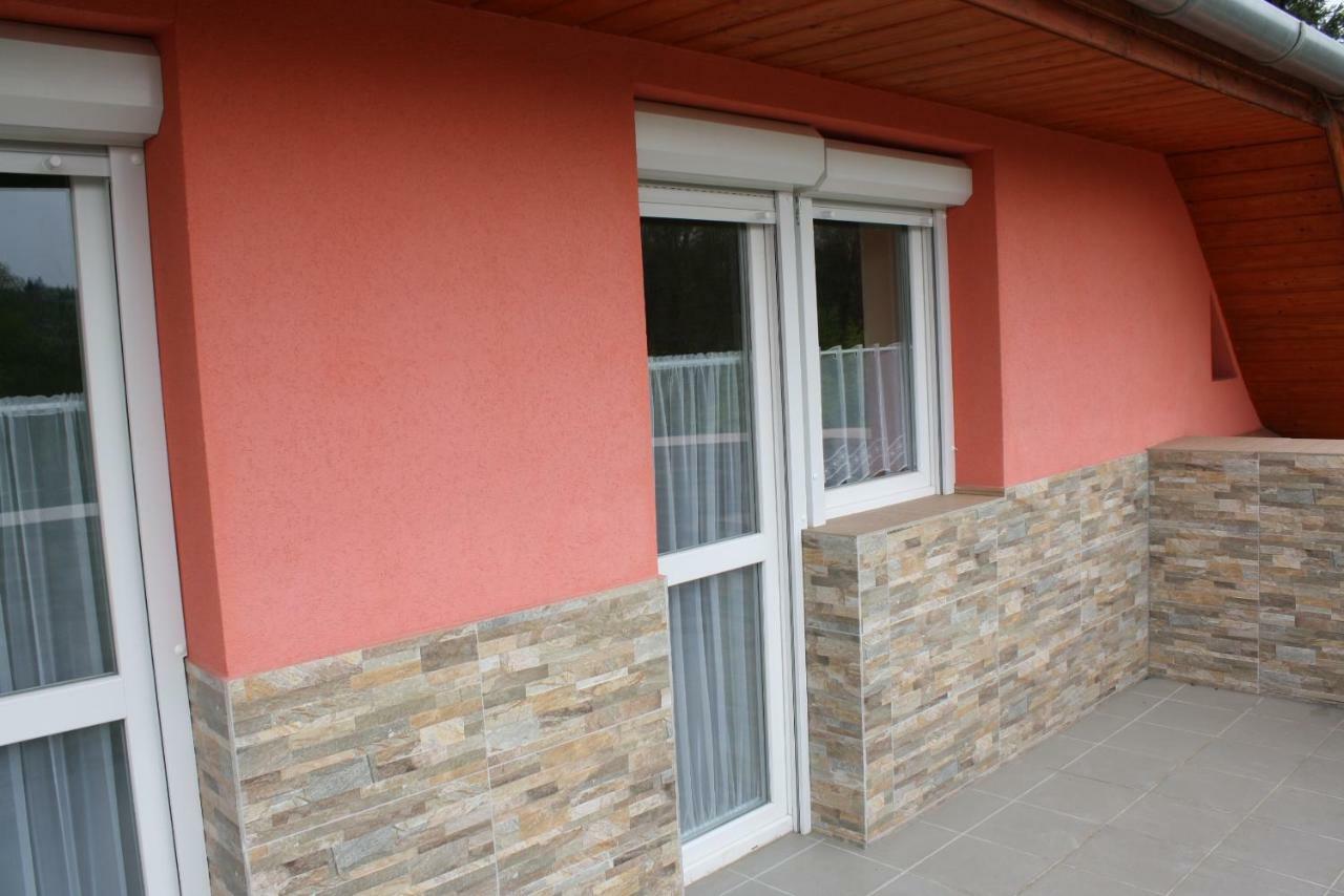 Kedvenc Vendeghaz Hotell Miskolc Exteriör bild