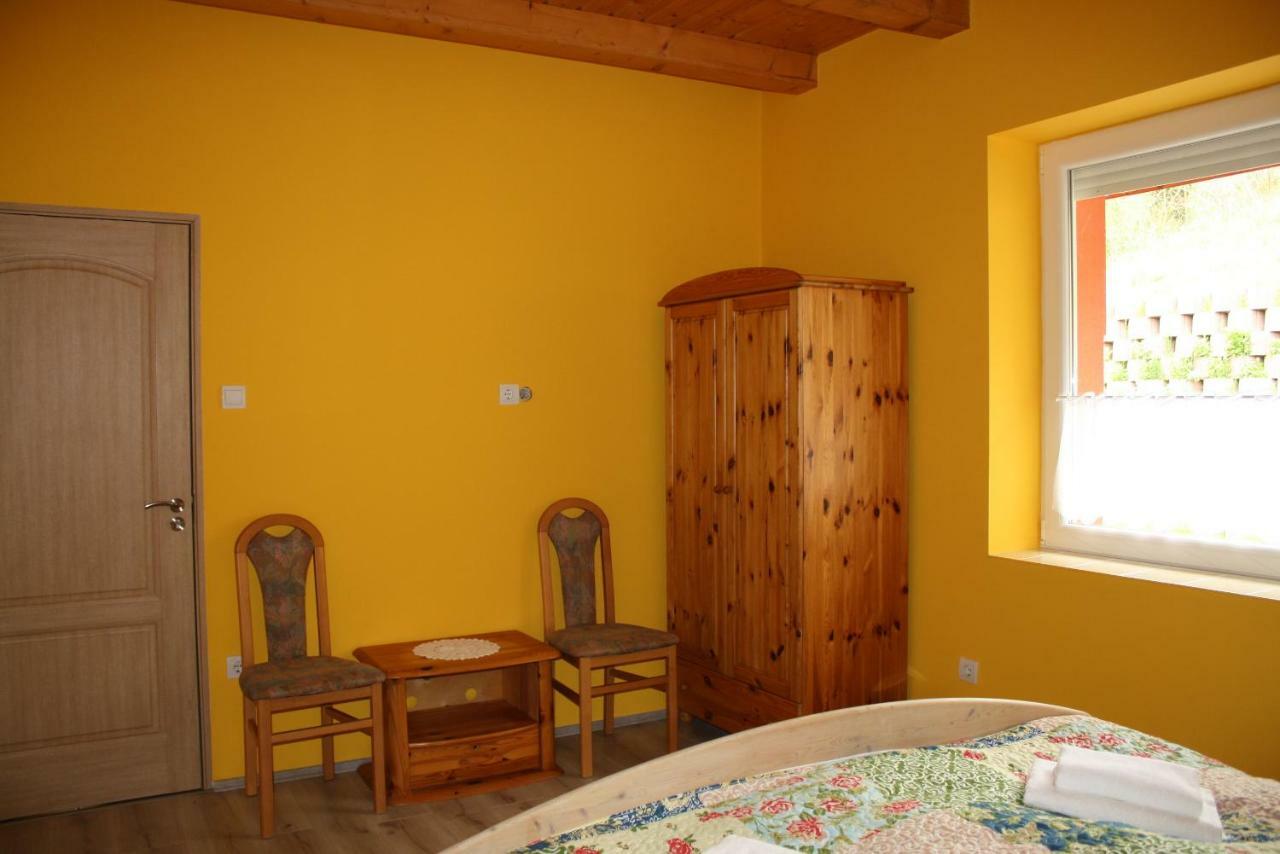 Kedvenc Vendeghaz Hotell Miskolc Exteriör bild
