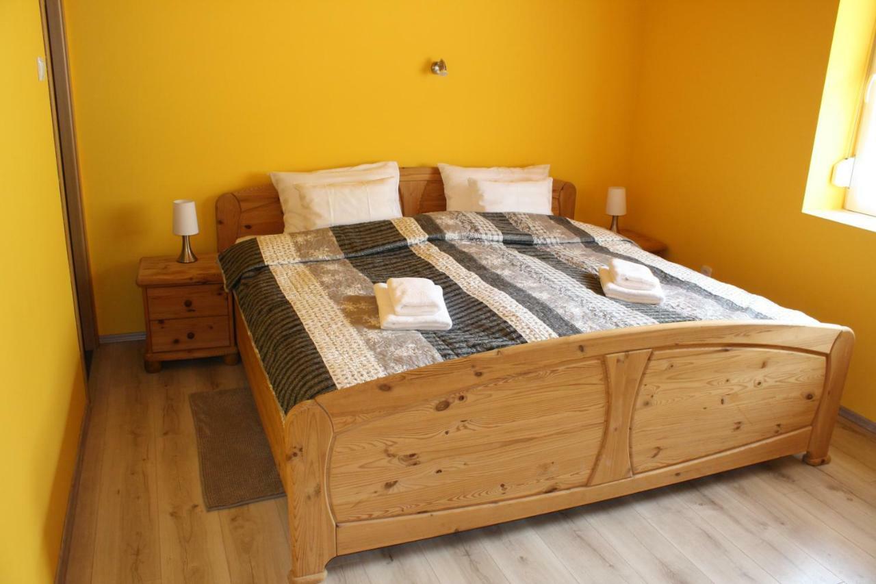 Kedvenc Vendeghaz Hotell Miskolc Exteriör bild