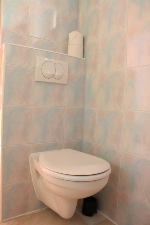 Kedvenc Vendeghaz Hotell Miskolc Exteriör bild
