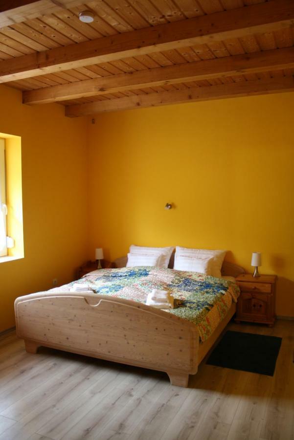 Kedvenc Vendeghaz Hotell Miskolc Exteriör bild